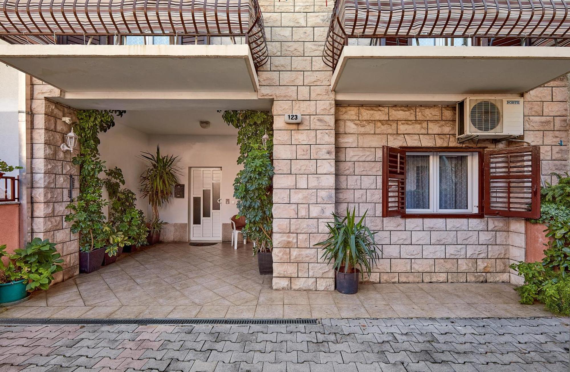 Apartments Ljubica Макарска Екстериор снимка